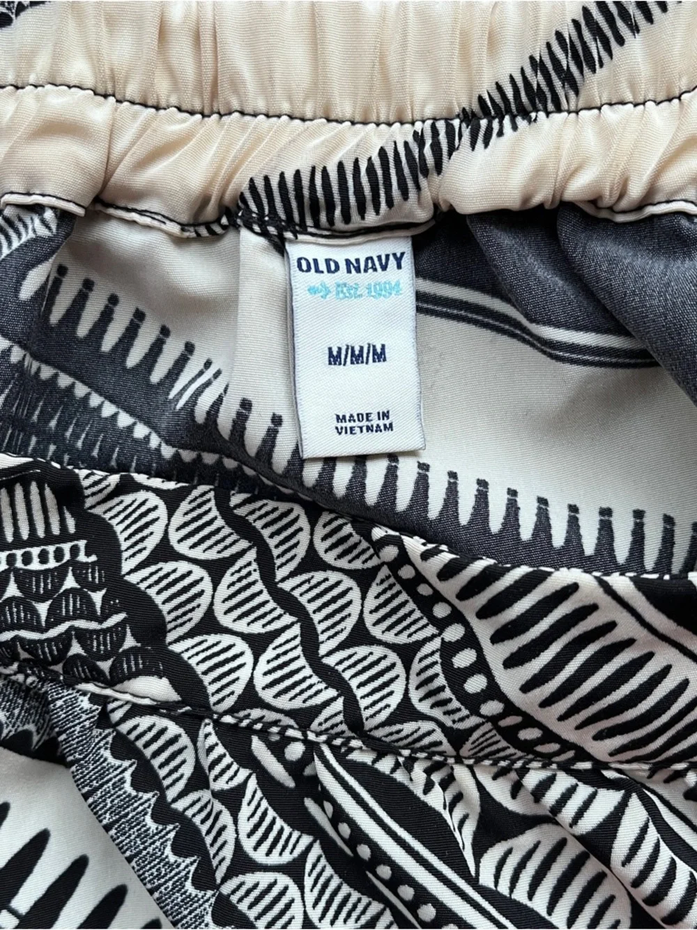 Old Navy Whimsy Cream & Black Patterned Women’s Circle Midi Skirt Size M